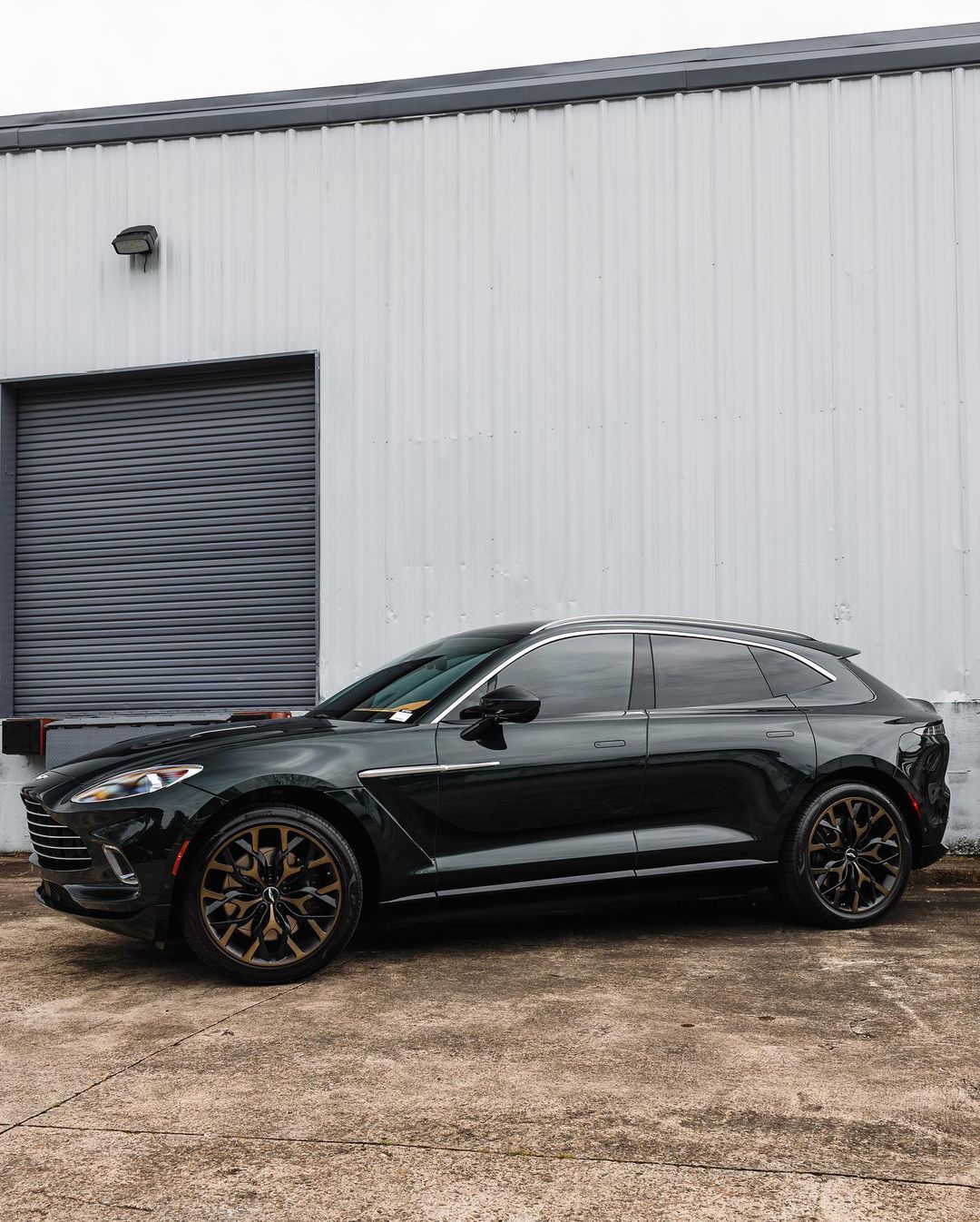 阿斯顿·马丁 DBX ​​​