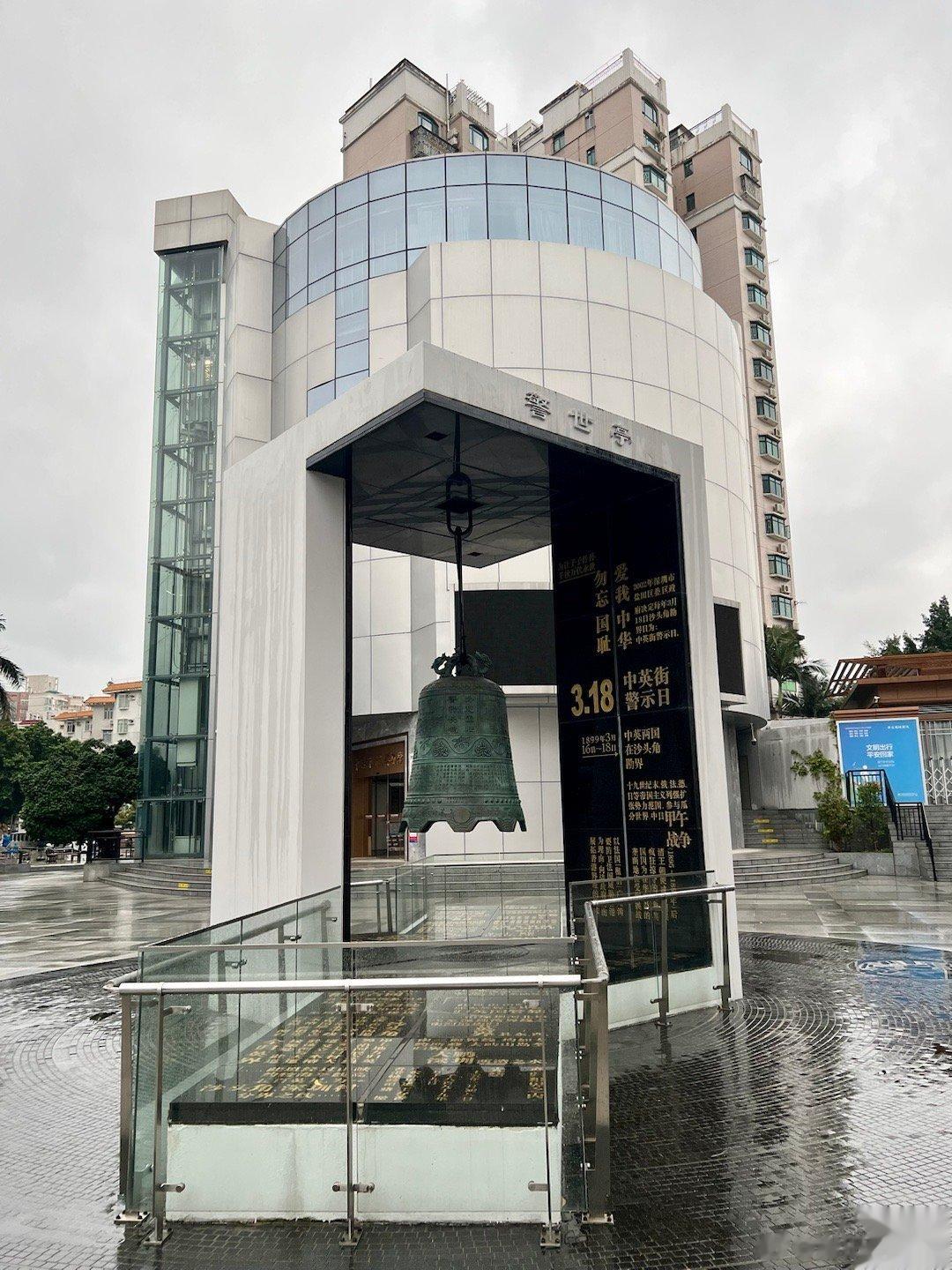 中英街和中英街历史博物馆。深圳盐田有个深港地上边界，就是中英街，这地方历史悠久，