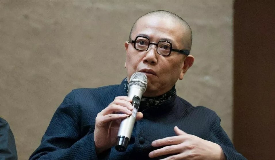 一次访谈，谈到有关青年人话题时，陈丹青坦言：一个西方孩子，他比我见到的中国青年要