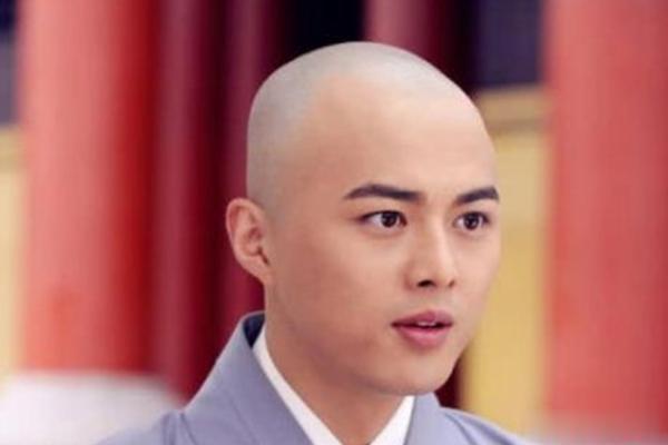 8年前这部剧真是硬核！认出了“必清”，却没认出迪丽热巴！
小伙伴们大家好，感谢您