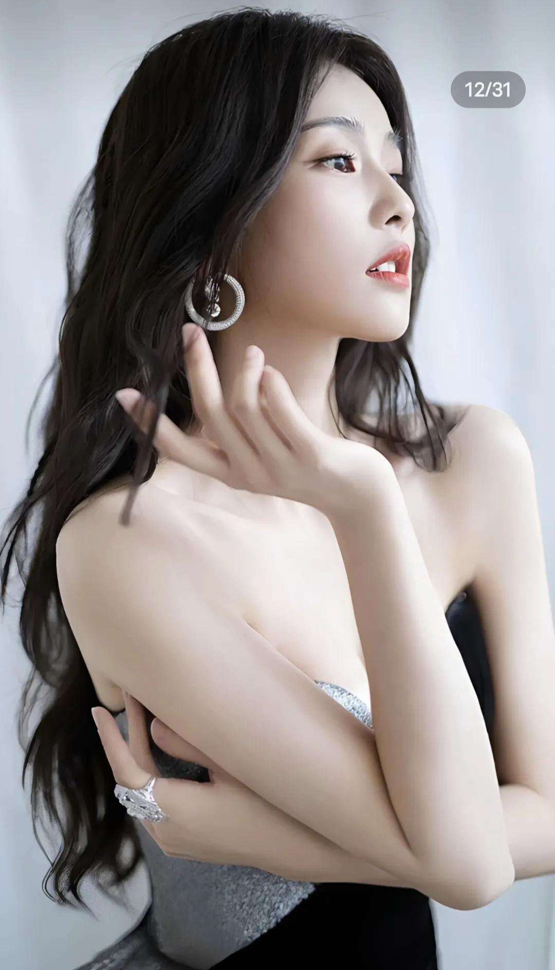 白鹿：中国内地女演员
1994年出生于江苏常州市，毕业于江苏常州技术学院，201