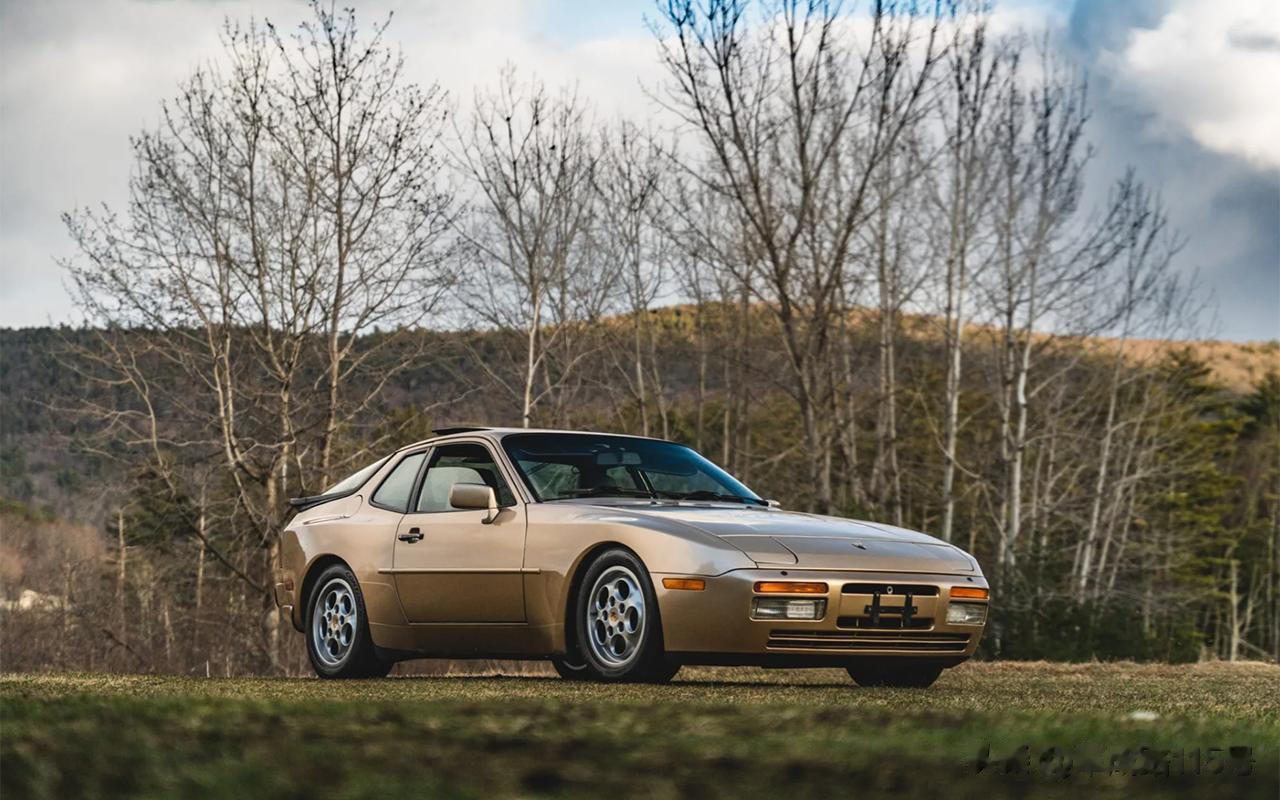 1987年保时捷944 Turbo