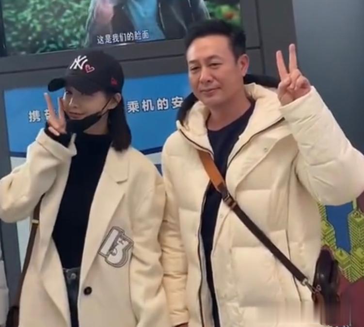 庆功宴不参加，实体书没照片，张译真得罪《狂飙》剧组了吗？
现象级电视剧《狂飙》爆