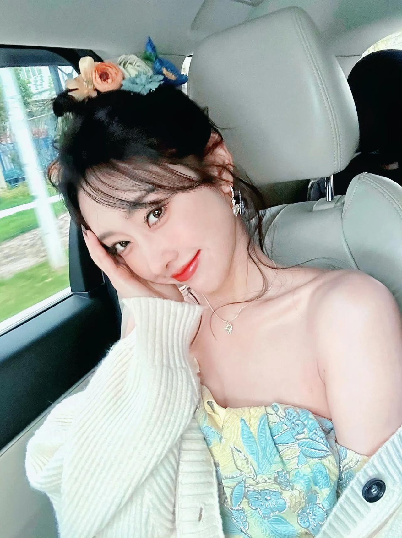 宣璐

生机勃勃的盎然点燃希望，
你就像明媚得午后，
让人向往，
你一身黄色点缀