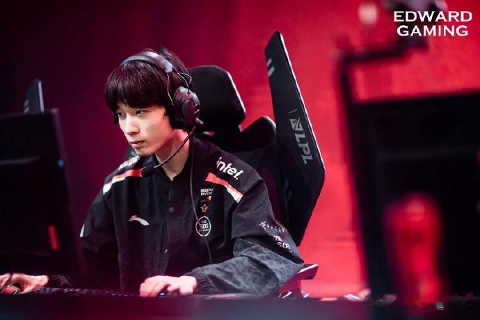 EDG落败后，leave线下被粉丝骂了！
根据leave粉丝透露：在EDG败给F