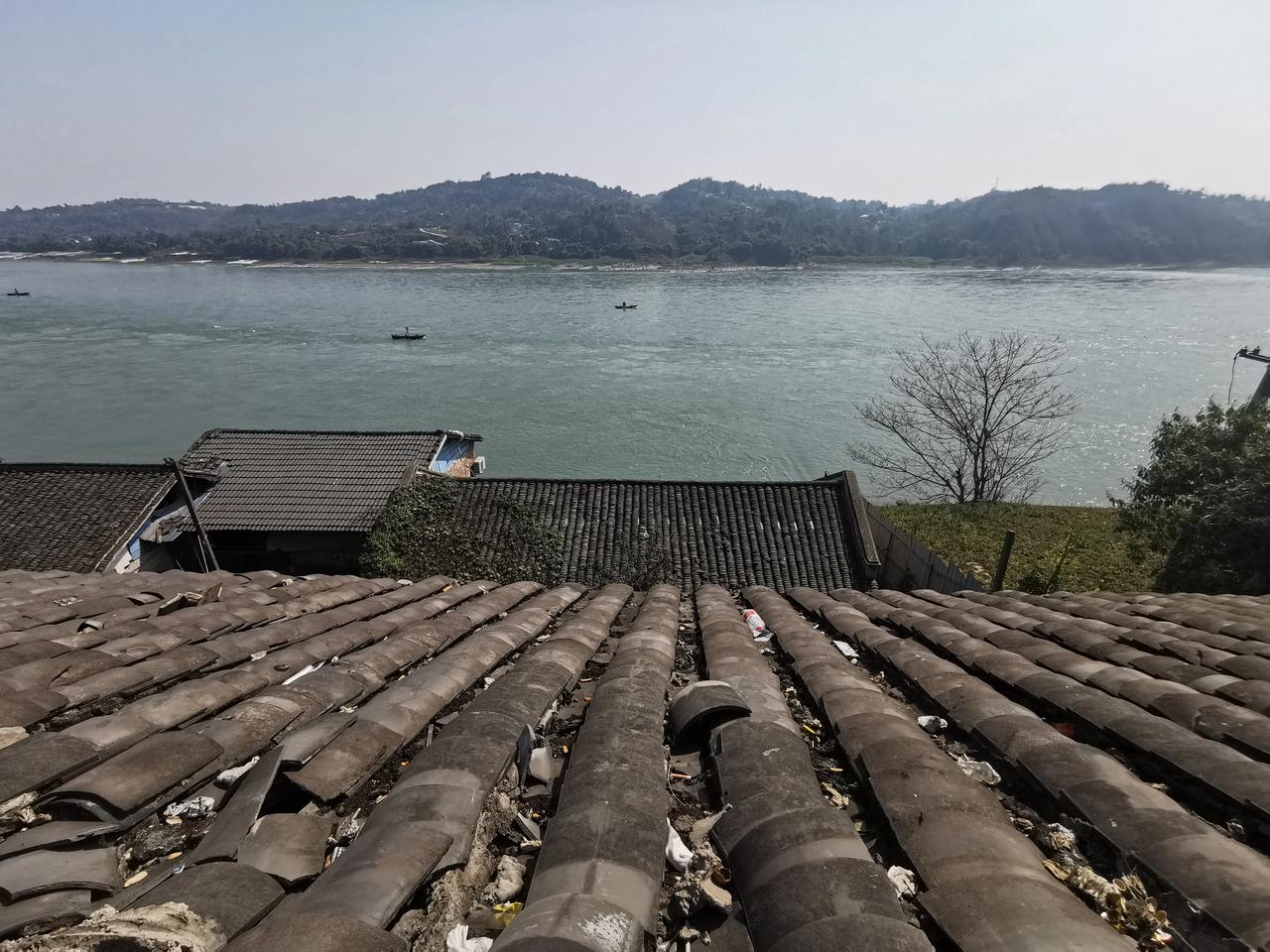  四年前，我久咳不止，经查是肺气肿和肺大泡。医生说，肺泡变大还会变小吗？氧气都不