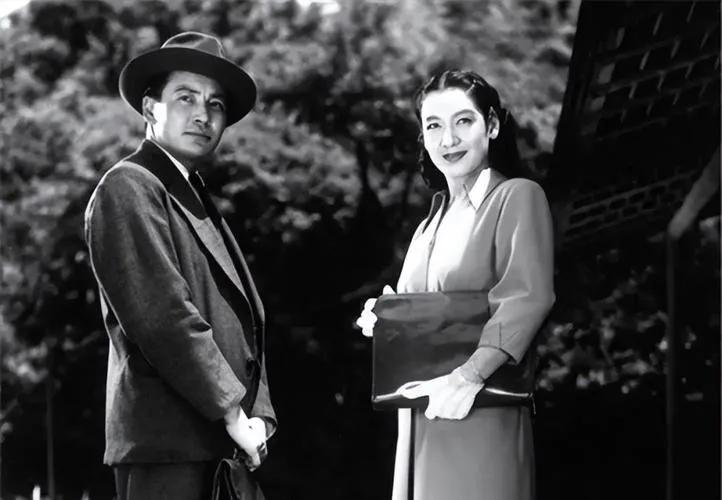 1945年，日本宣布投降后，裕仁天皇找到“昭和第一女神”原节子：“希望你能为国家