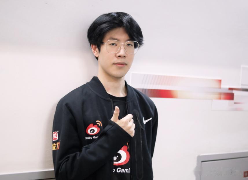 Theshy直播时，韩服账号被