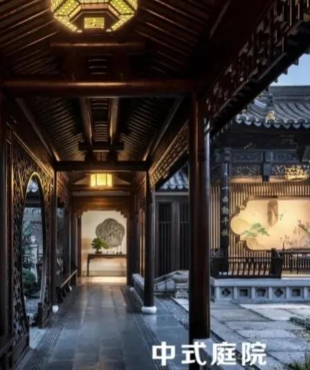 很多人小时候，
都生活在老宅子里，
夏天的夜晚在院子里扇扇乘凉，
听老人讲三国、