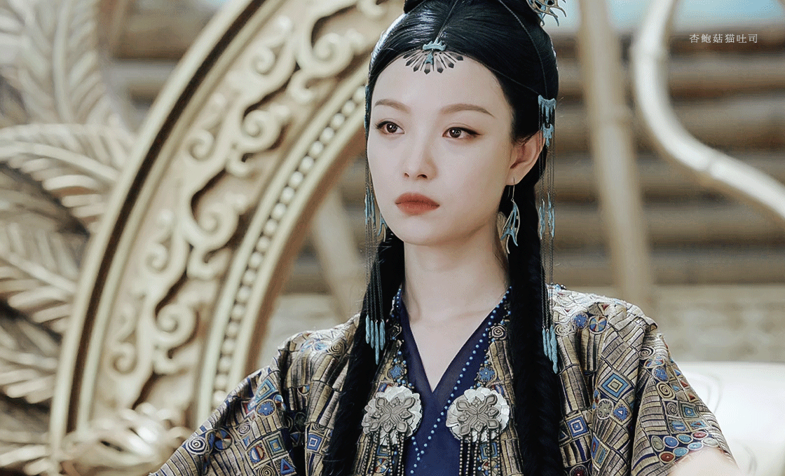 倪妮是真的不太适合古装，当时《宸汐缘》的妆造就被吐槽了好久，她的长相和气质更加适
