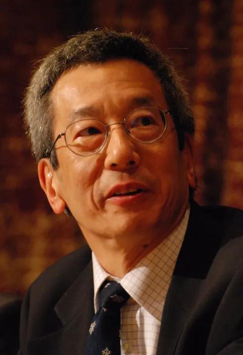 “我是真正的美国科学家！”2008年，钱学森的侄子钱永健获得诺贝尔化学奖，可是，
