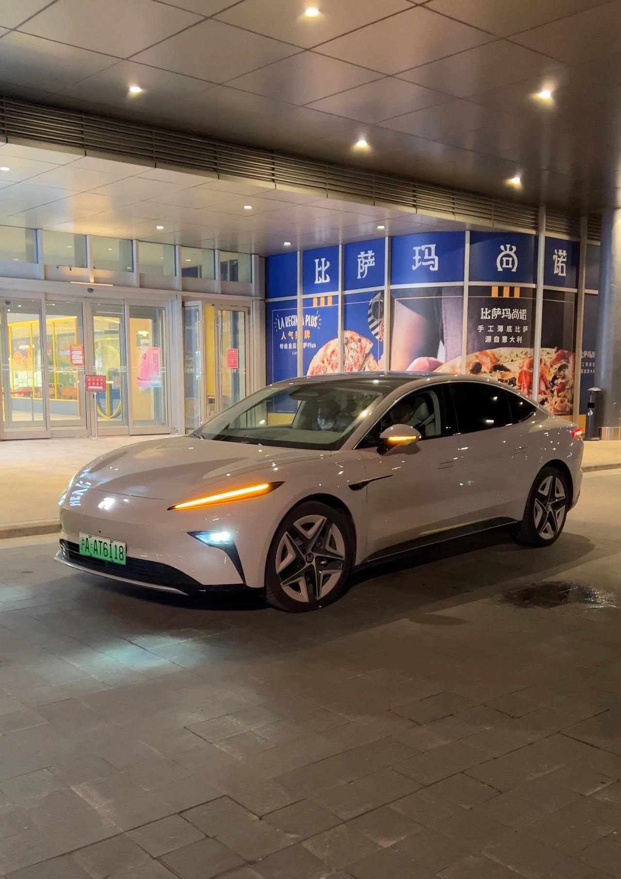 想买飞凡F7求打醒
本来想买model3，后面看到飞凡发布会这么给力的价格，于是