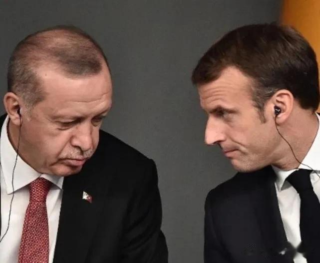 据《Le Point法国观点》杂志报道，2月24日马克龙呼吁埃尔多安“需加大对莫