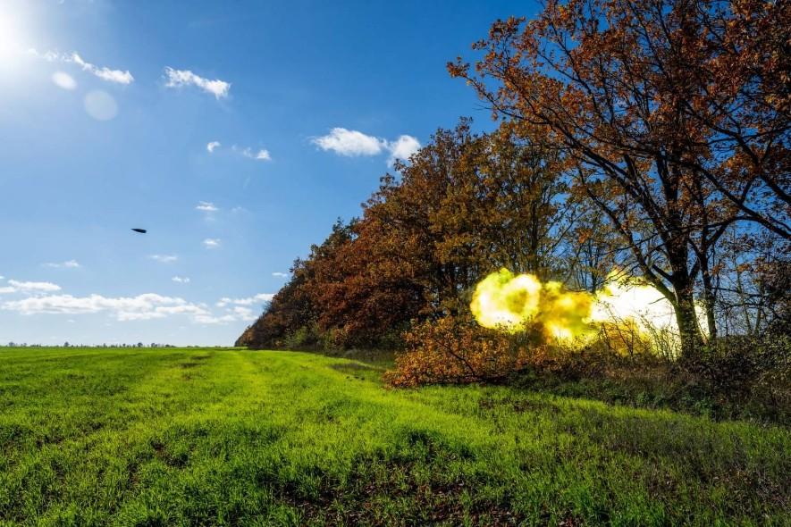 乌克兰炮兵射击高清图