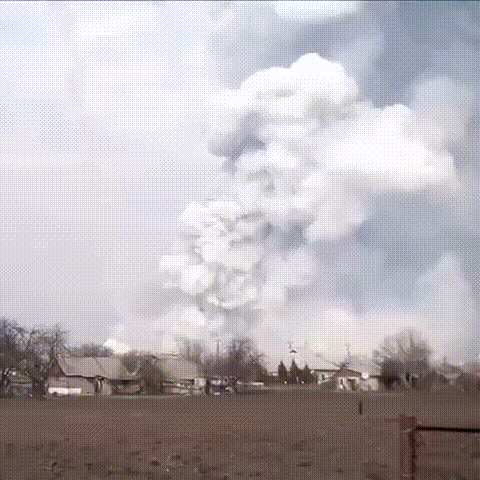 ⚡️ 赫尔松州奥尔戈夫卡地区的乌军第126旅弹药库被击中。

爆炸，“美丽的焰火