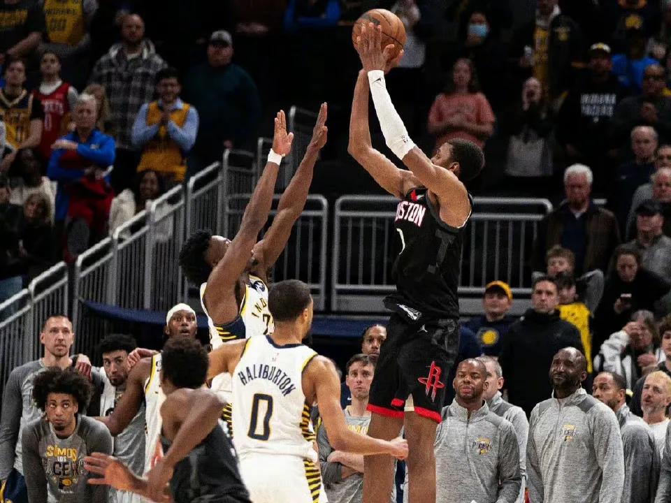小史密斯30分生涯新高 直言带着怒火在打球

NBA常规赛，火箭客场以125比1