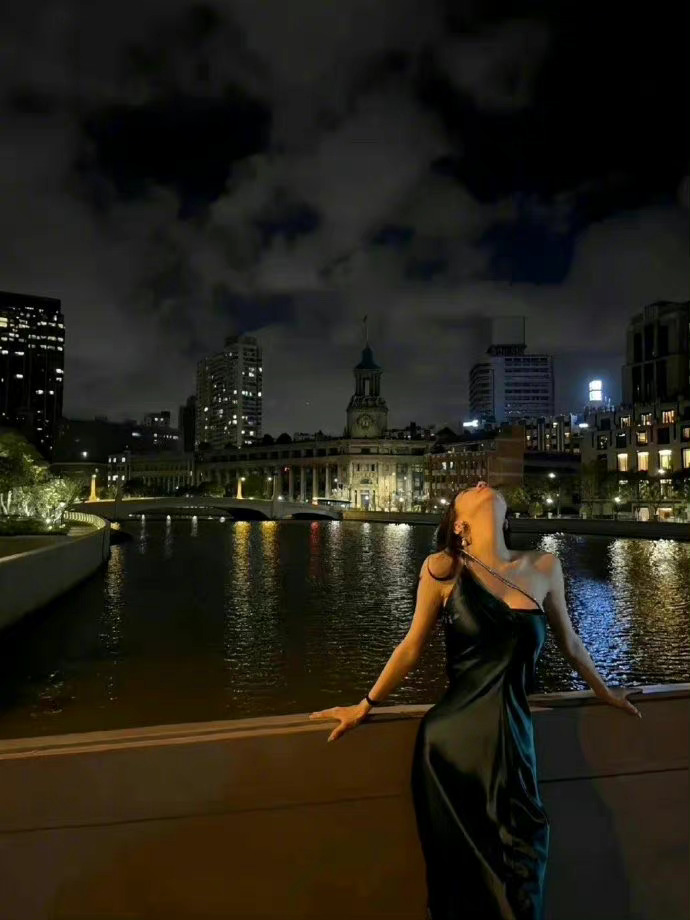  “路上见识世界，途中认清自己。” ​​​