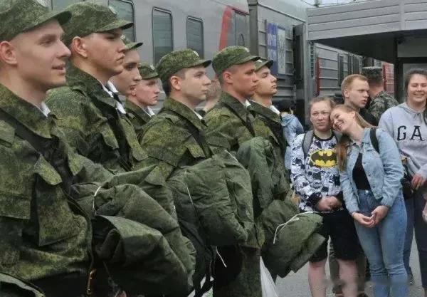 俄军前线吃紧？莫斯科发起“二次动员”，预计征调14.7万人

来源:铁血观世界
