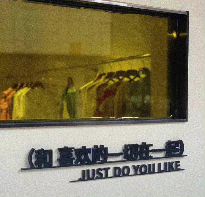  男人真爱你不需要你提钱，他会主动给你钱花，因为他想让他爱的女人生活的更好，男人