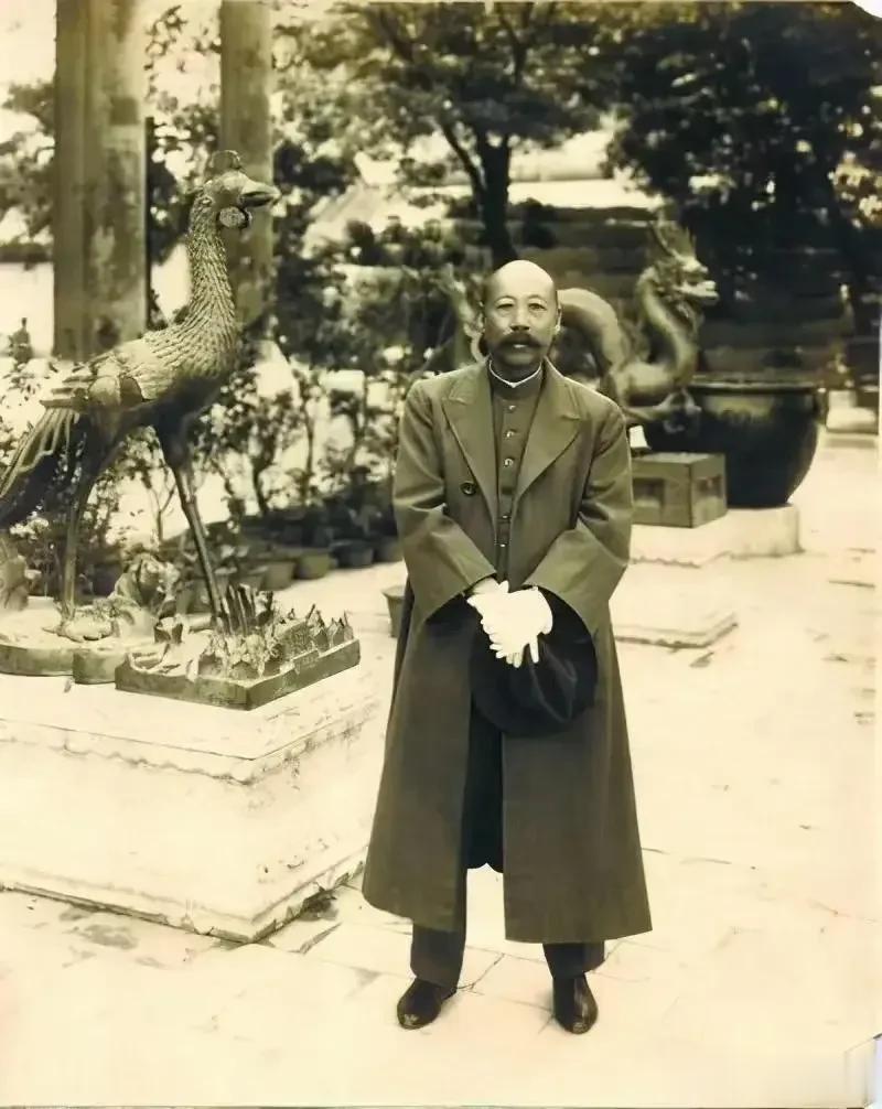 1926年，吴佩孚元气已尽，日本人主动找上门要给他军事援助，这是吴佩孚东山再起的