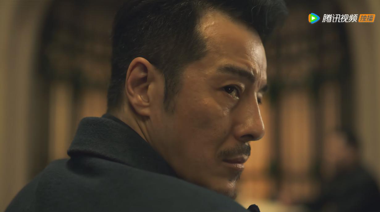“许大茂”终于演个好人，却不到3分钟就领盒饭了！1944年，客轮上，一个男人偷走
