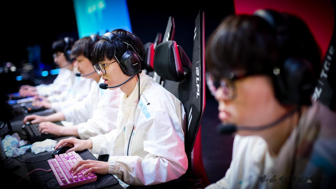 普遍看好BLG夺冠？只有米勒预测EDG夺冠

《饭堂》节目中最后预测LPL春季赛