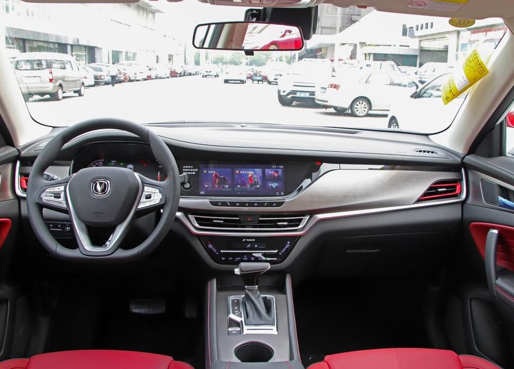  我人生的第一辆车，是一款国产小型SUV-CS35plus蓝鲸智联版，也就是这款