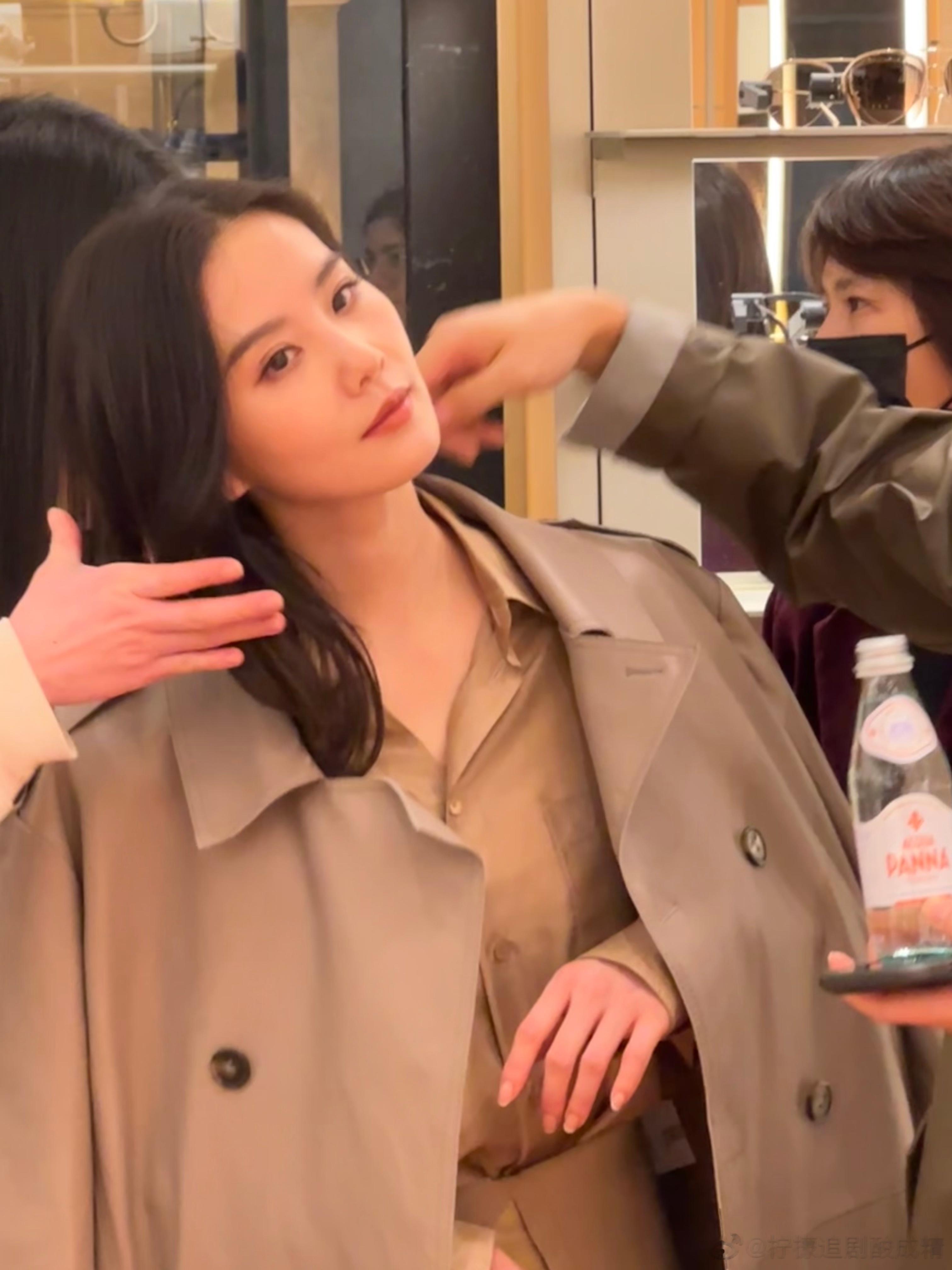  生图都美炸了，如在风中沐浴秀发，美晕了已经，梦回风中奇缘和小月了，那个笑容好美