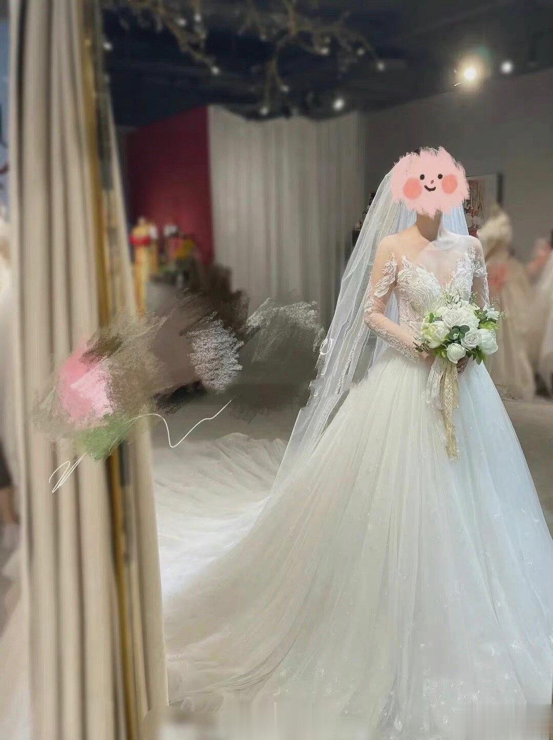 婚期很近了，才开始试纱，穿哪个婚纱好看？？？焦虑ing ​​​