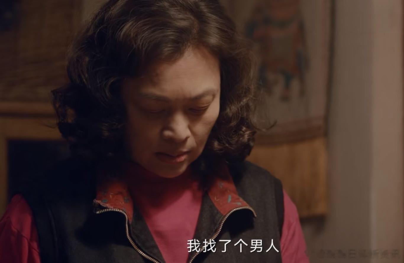 女儿回家告诉父母自己找了个男人，要跟这个男人去德国再也不回来了。妈妈听了女儿这话