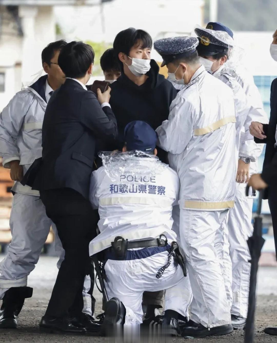  ：在岸田文雄演讲场地投掷爆炸物嫌犯，为兵库县24岁男子木村隆二，职业情况不明。