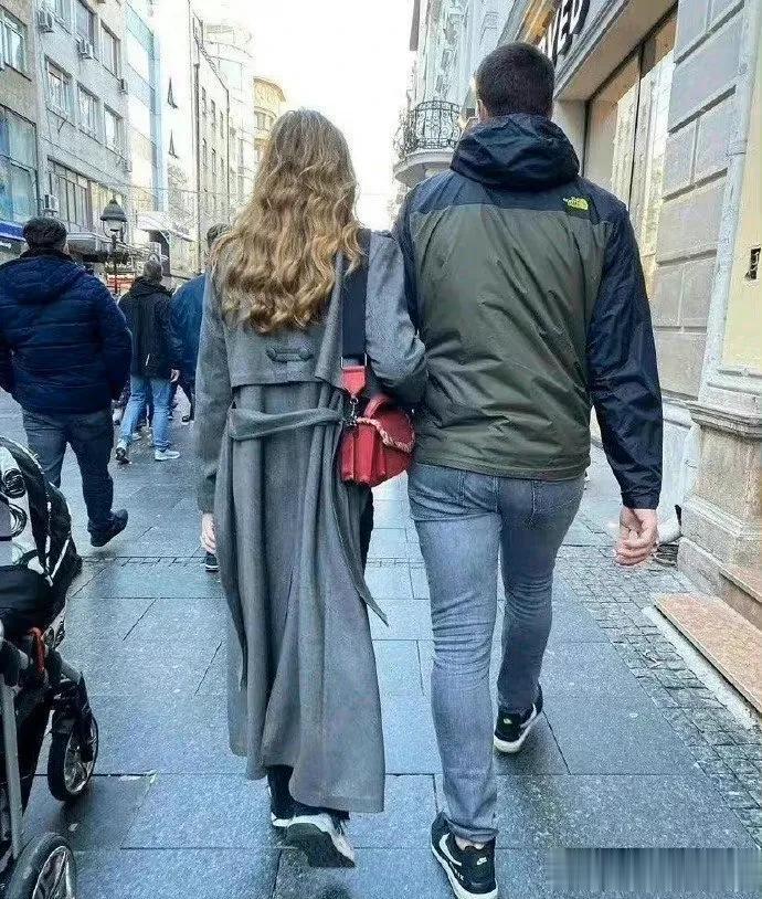 
欧美街头路人秋冬穿搭街拍 ​