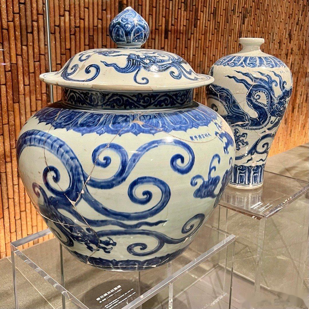 克苏鲁青花大罐，大明宣德年制这是绝对的真品，明代御窑厂挖出来的碎片拼起来的… ​