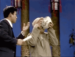 一次访谈中，陈佩斯直言不讳：“现在走在大街上，你看看有几个人脸上是带着笑容的？不