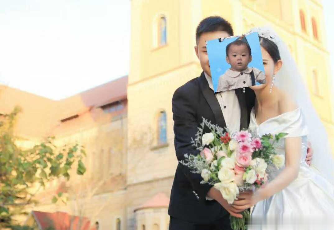 长大以后你会发现，跟朋友、亲戚、同事，甚至家人，都不能表露出自己真实的情感，每说