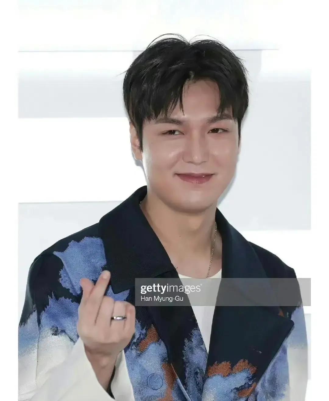 救命，李敏镐也没逃过……
第一反应：男星们怎么到了中年都发了，还姨化。
第二反应