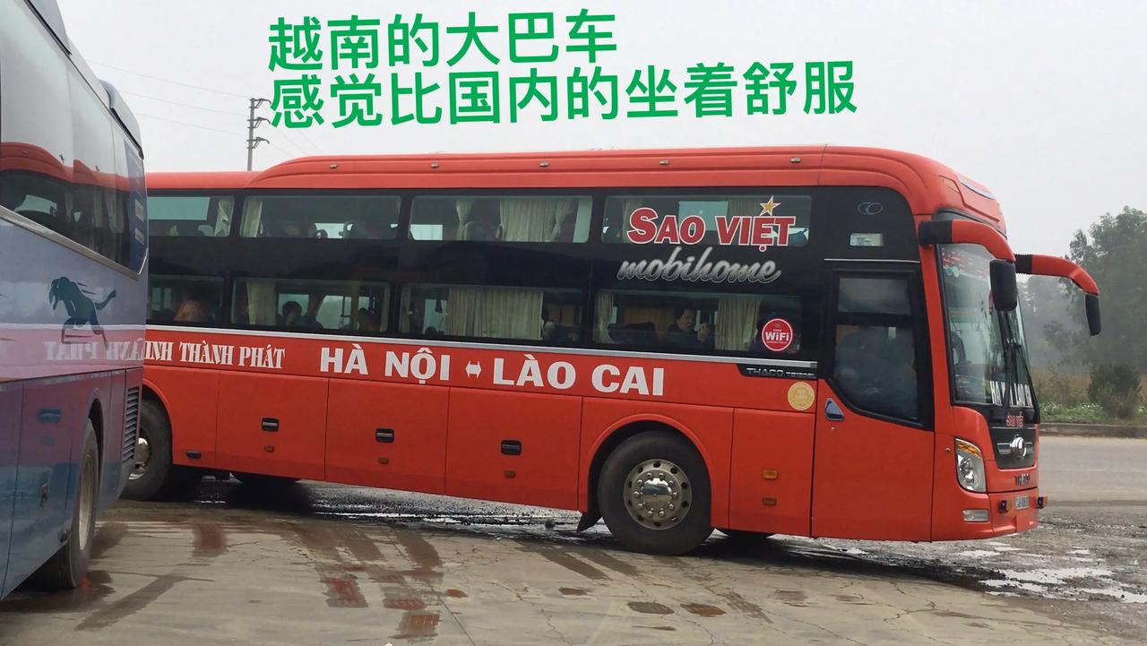 越南的大巴车，这环境比我们国内的好啊，坐着也比我们国内的舒服！

每次我一说越南