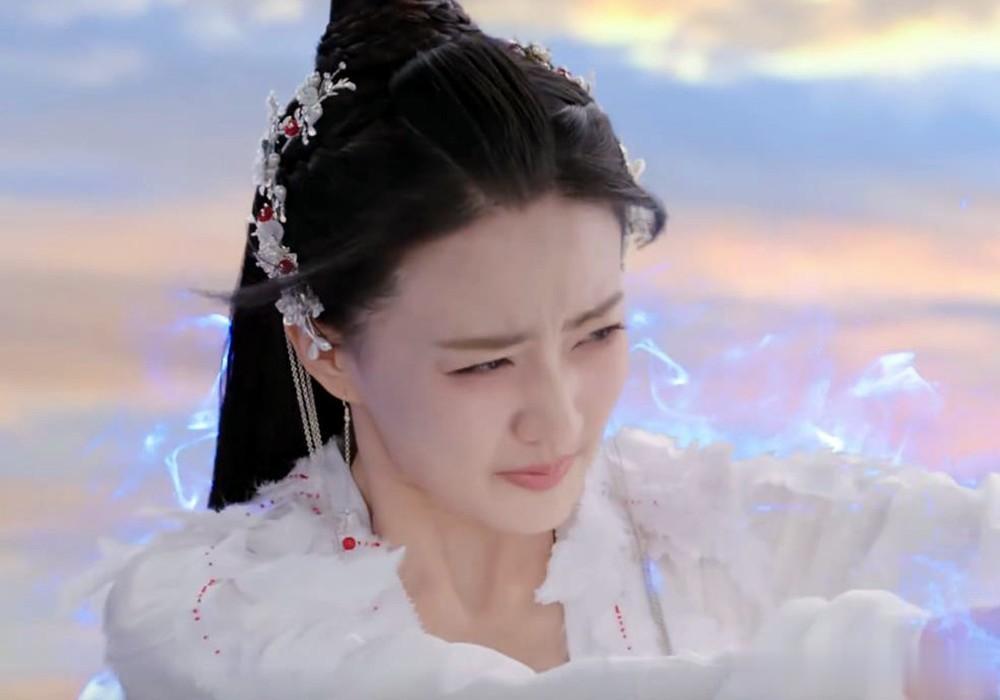 《月歌行》13集，陆离为了保护柳梢，用抱月剑杀死了獓狠，可是他自己也油尽灯枯，消