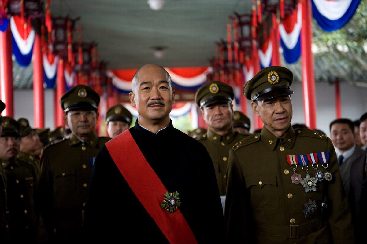 西安事变后，蒋介石回到南京，他的朋友部下纷纷前来祝贺他侥幸脱险。

此刻，蒋却半