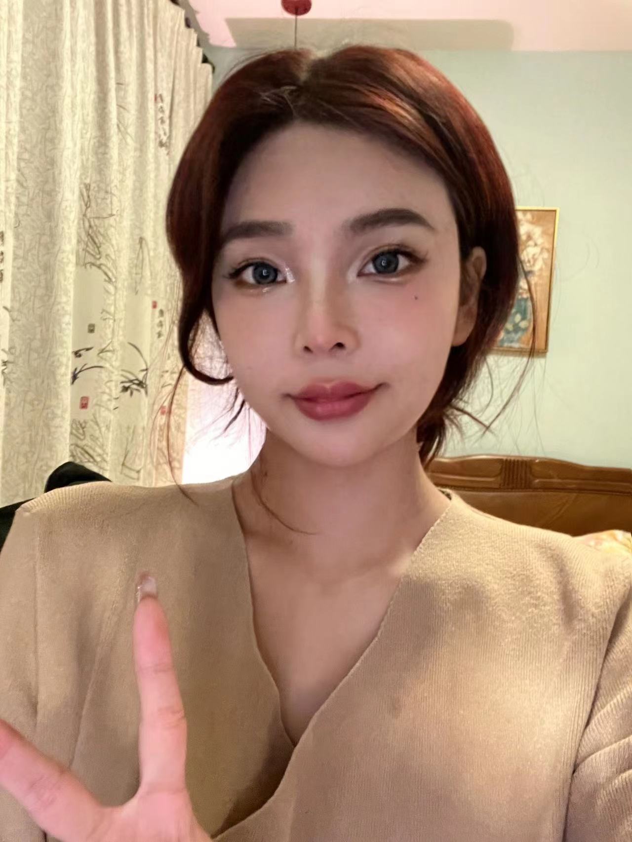 低像素自拍来啦🤳氛围感绝了✌️今天来和大家分享一下～⬇️🌟拍照方法：炒鸡简单
