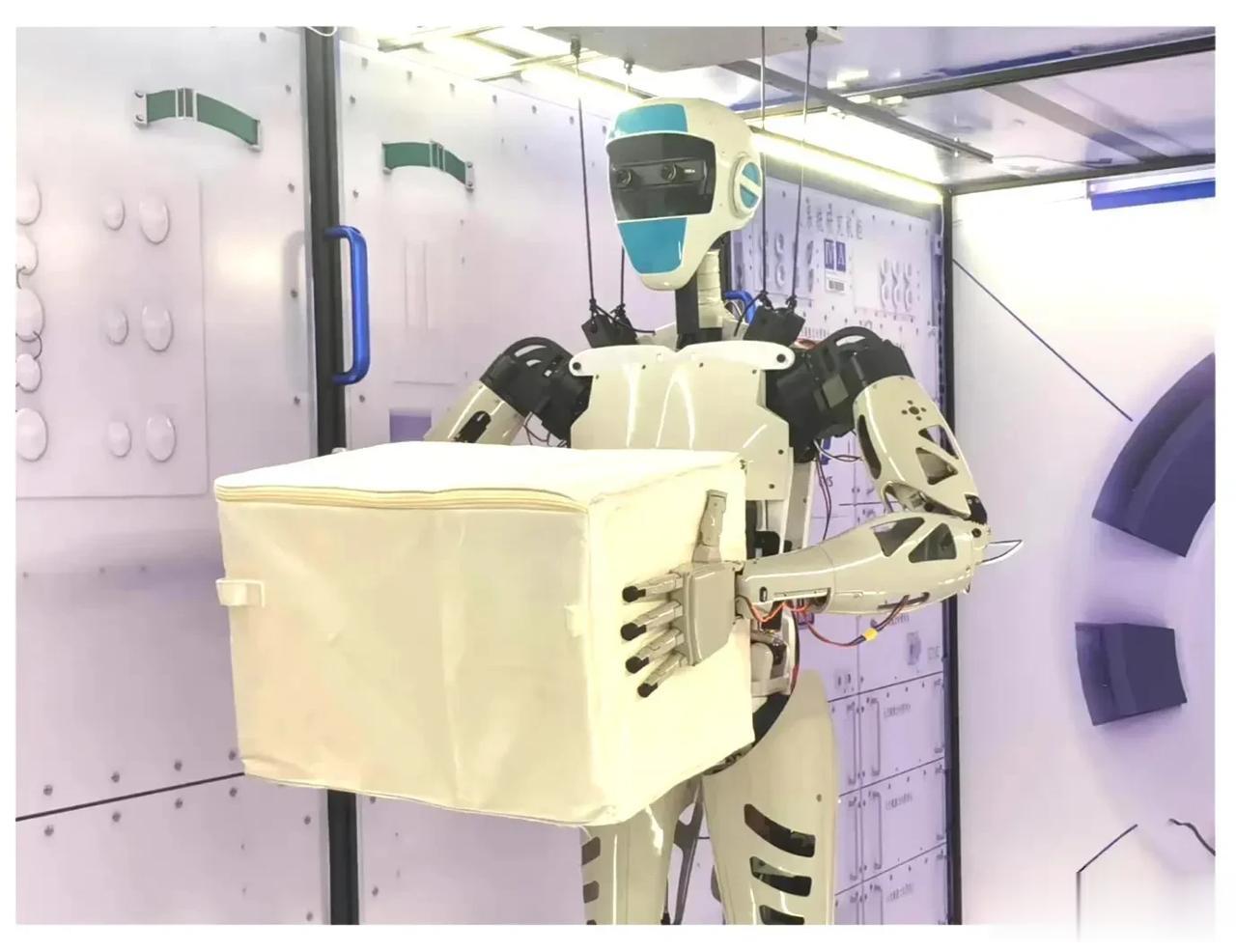 中国空间站即将迎来新客人，人形仿真航天员（taikobot）。身高171厘米，体