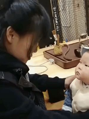 就问你这孩子像不像某位相声演员？如果放在没有亲子鉴定的年代，这绝对是一桩冤案！[