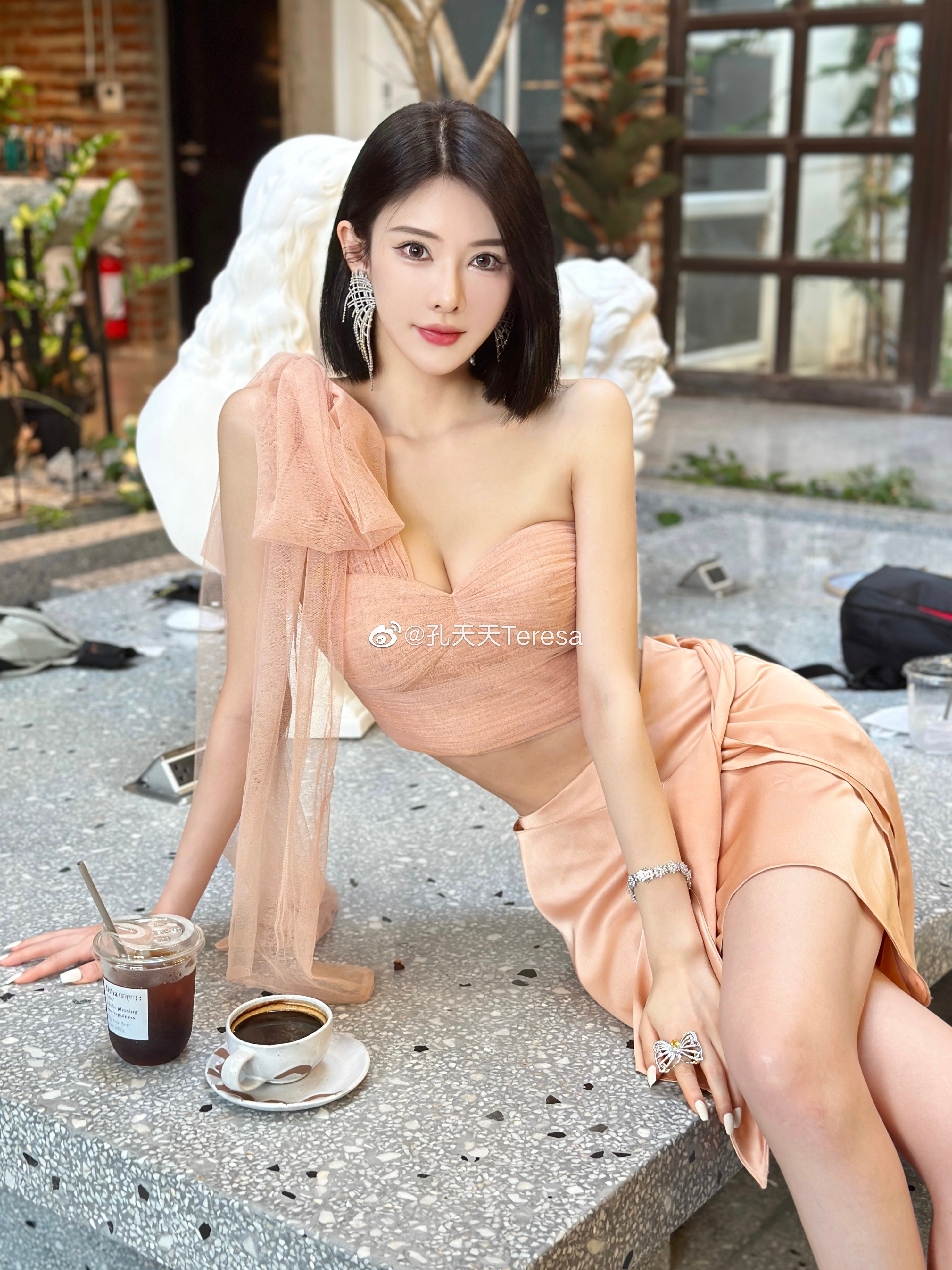黄香时 我买了半块钱的碳 一边烤火 一边为你写信  ​​​