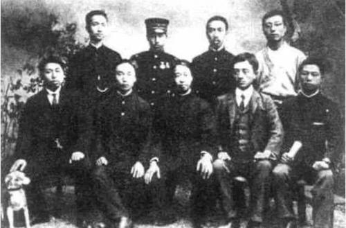 历史上的今天——11月4日
1、1903年：黄兴、宋教仁等创建华兴会；
2、19