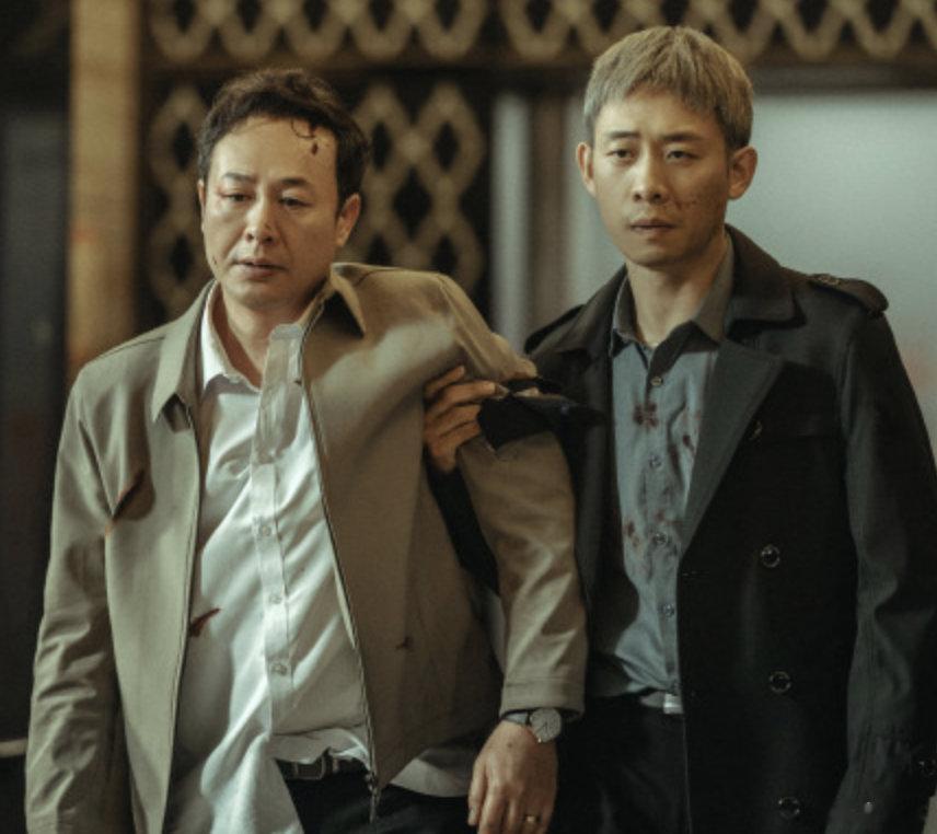 狠狠地被张译老师演的安欣感动了[泪]连着忙了好几天，今天特别想懒着。想起大家都刷