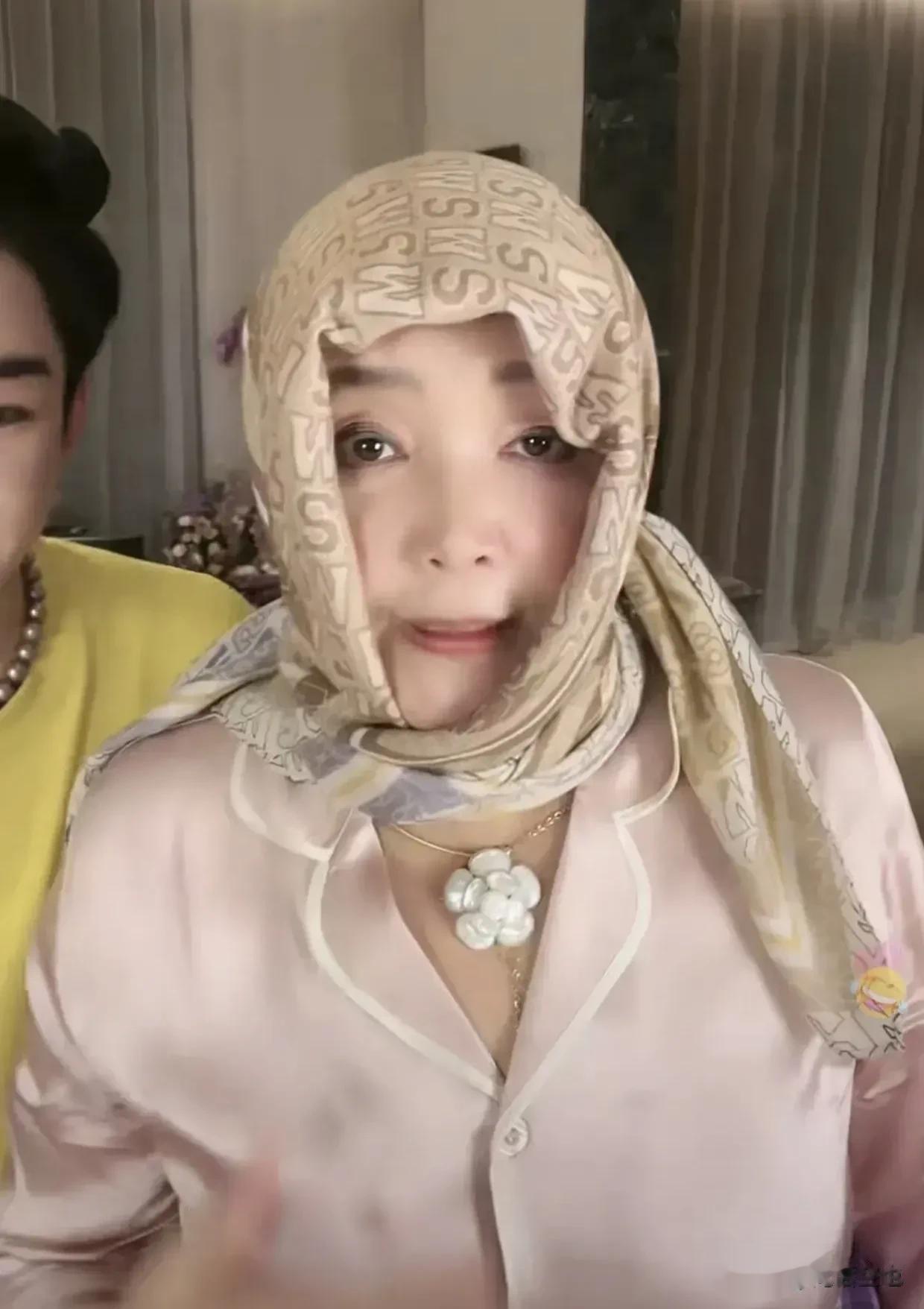 真的很佩服张兰，她真的是一个商业奇才，策划营销能力一流，在直播间，她知道怎么吸引