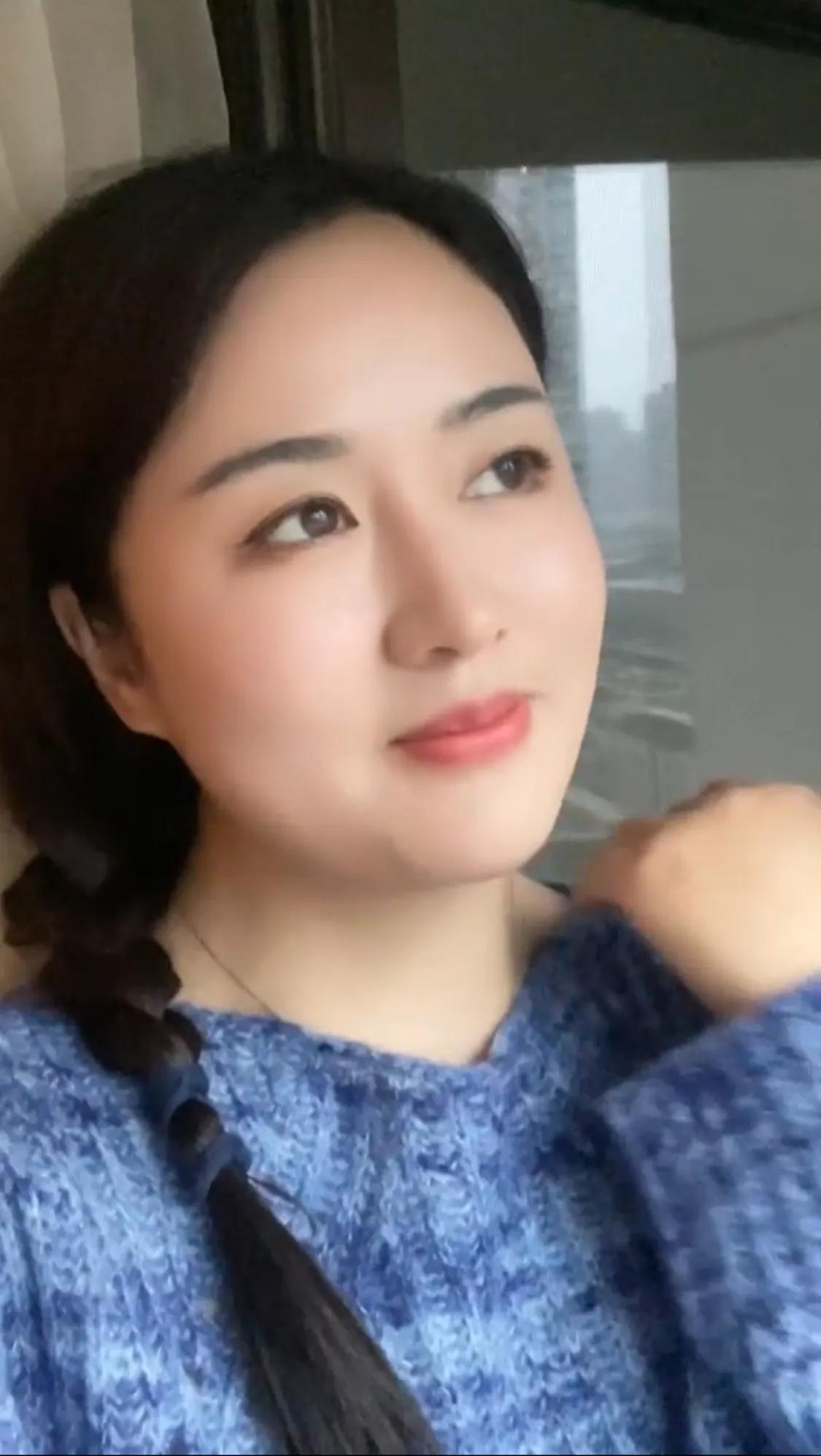 如果你交往的女朋友有点胖，如何撩得她心花怒放呢？

如果你说胖点好，胖点好看，你