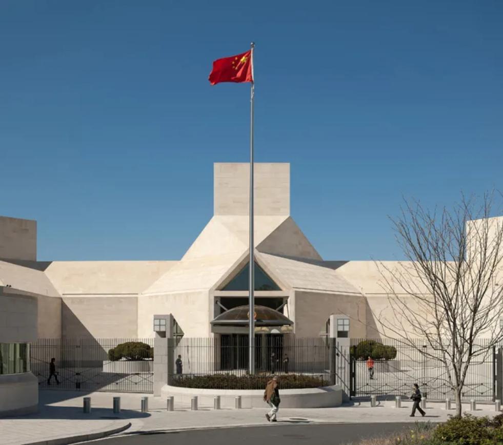 【不法分子到中国驻美使馆馆舍滋扰，美政府坐视不管】
中国驻美使馆发言人表示，长期