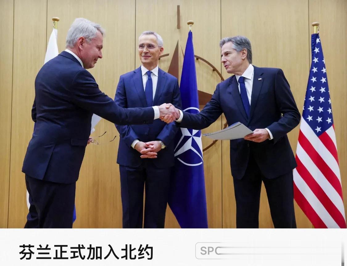 芬兰外长 Pekka Haavisto 向美国国务卿 Antony Blinke