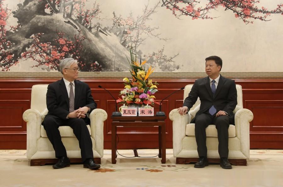 国民党副主席抵达北京，号称不谈政治、只谈和平，却仍旧能看到两岸统一的利好消息。
